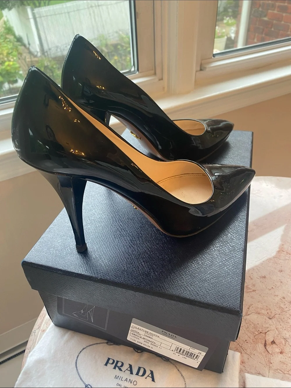 Prada Calzature Donna Black Patent Leather Pointed Toe Pumps (Size 39)